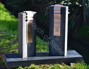 Headstone-bronze-black-granite